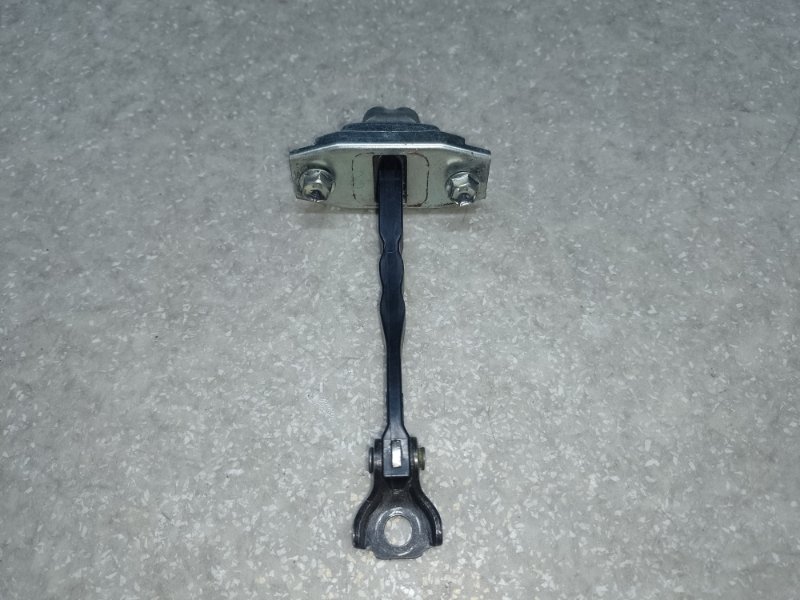 Запчасть ограничитель двери передний левый TOYOTA CAMRY 50 12-15 68610-06091 Б/У Ограничитель двери передний левый TOYOTA CAMRY 50 12-15 68610-06091 Б/У