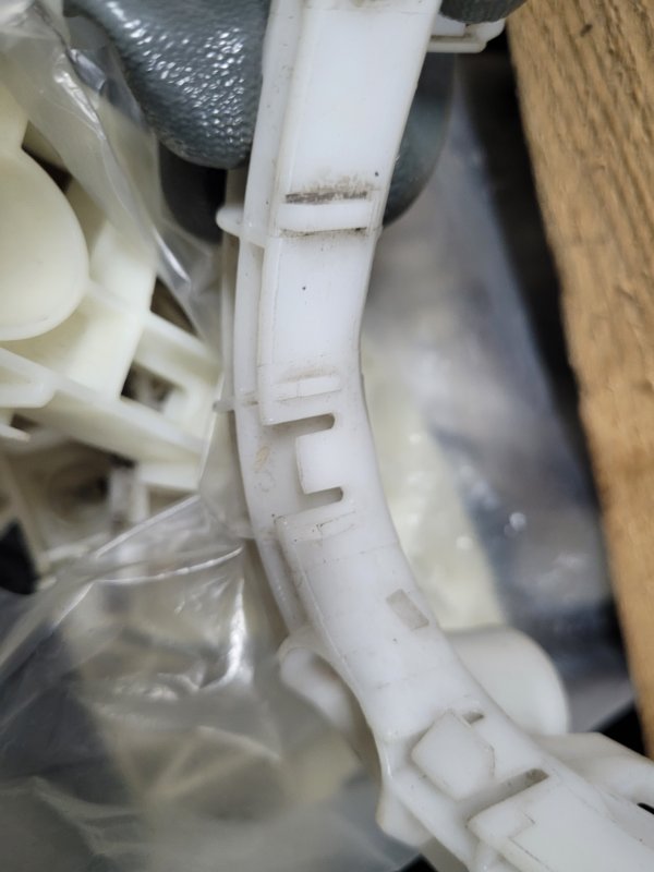 Кронштейн переднего бампера правый OUTLANDER XL 05-13