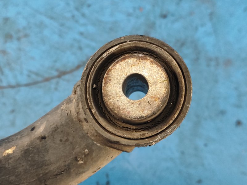 Рычаг задней подвески продольный левый RENEGADE (BU) 14- 2015 2.4 ED6 Рычаг задней подвески продольный левый RENEGADE (BU) 14- 2015 2.4 ED6