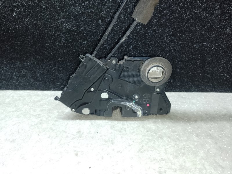 Замок двери передний правый GS350 GS300 05-11