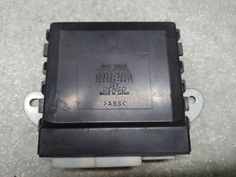 Блок управления дверей передний правый LEXUS GS350 GS300 05-11 89222-30110 Б/У