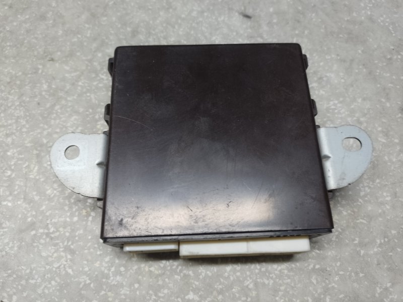 Блок управления дверей передний правый GS350 GS300 05-11