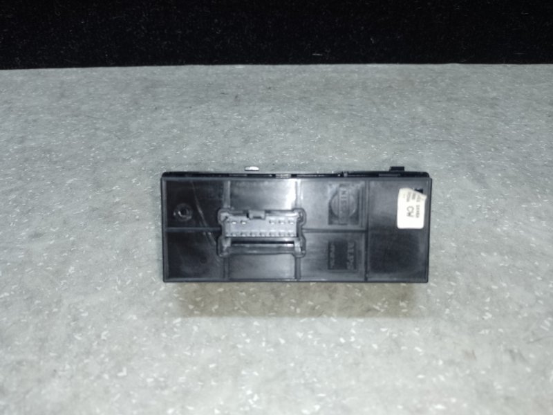 Кнопка стеклоподъемника передняя правая NISSAN X-TRAIL/ROGUE T32 13-20 2.5 QR25DE