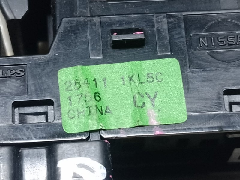 Кнопка стеклоподъемника задняя X-TRAIL/ROGUE T32 13-20 2016 2.5 QR25DE