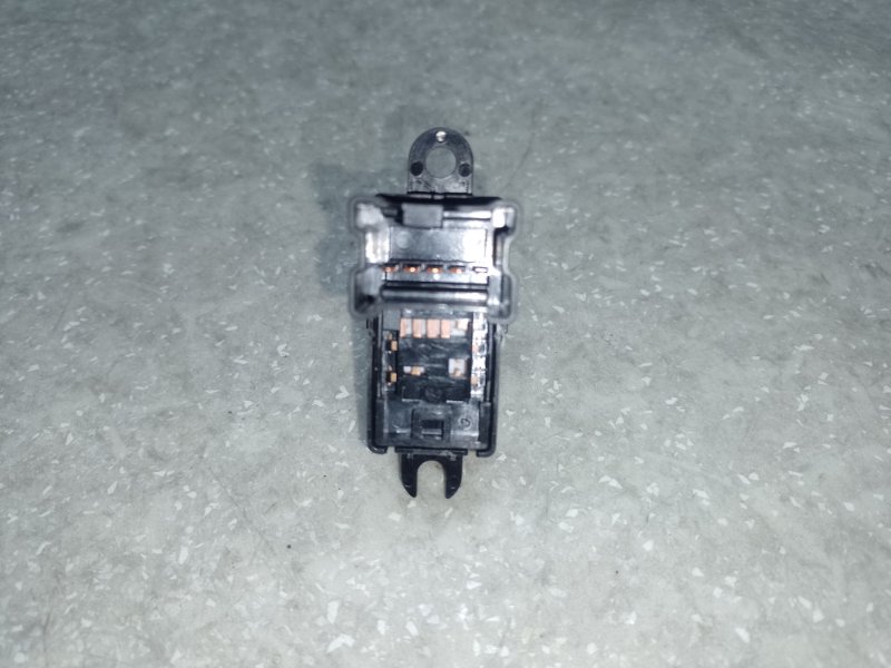 Кнопка стеклоподъемника задняя NISSAN X-TRAIL/ROGUE T32 13-20 2.5 QR25DE