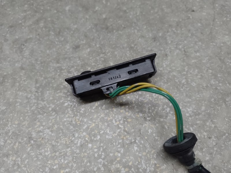 Кнопка открывания багажника наружная X-TRAIL/ROGUE T32 13-20 2016 2.5 QR25DE Кнопка открывания багажника наружная X-TRAIL/ROGUE T32 13-20 2016 2.5 QR25DE