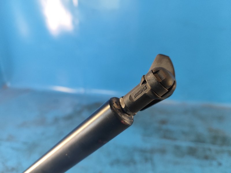 Амортизатор крышки багажника левый 6 GJ 12-