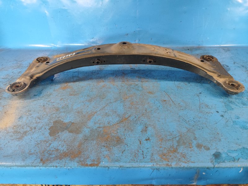 Балка задней подвески ES300 96-01