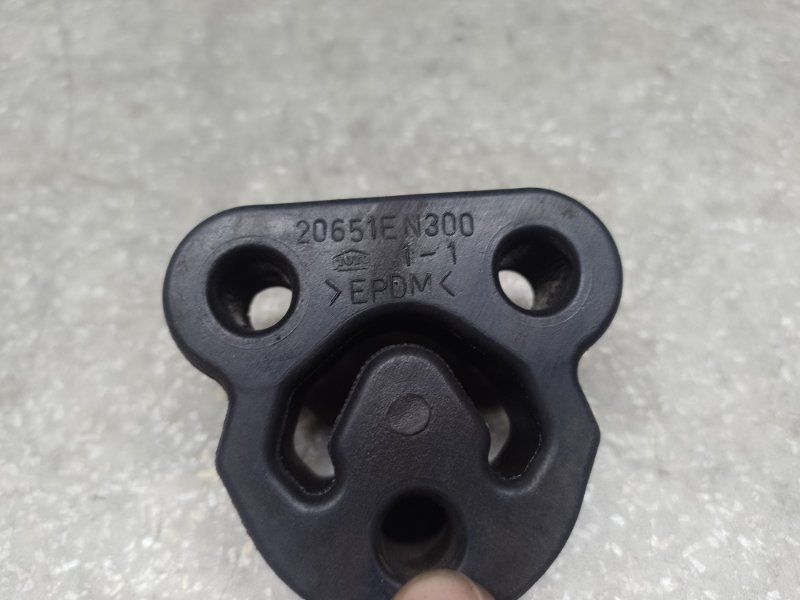 Крепление глушителя NISSAN X-TRAIL/ROGUE T32 13-20 2.5 QR25DE