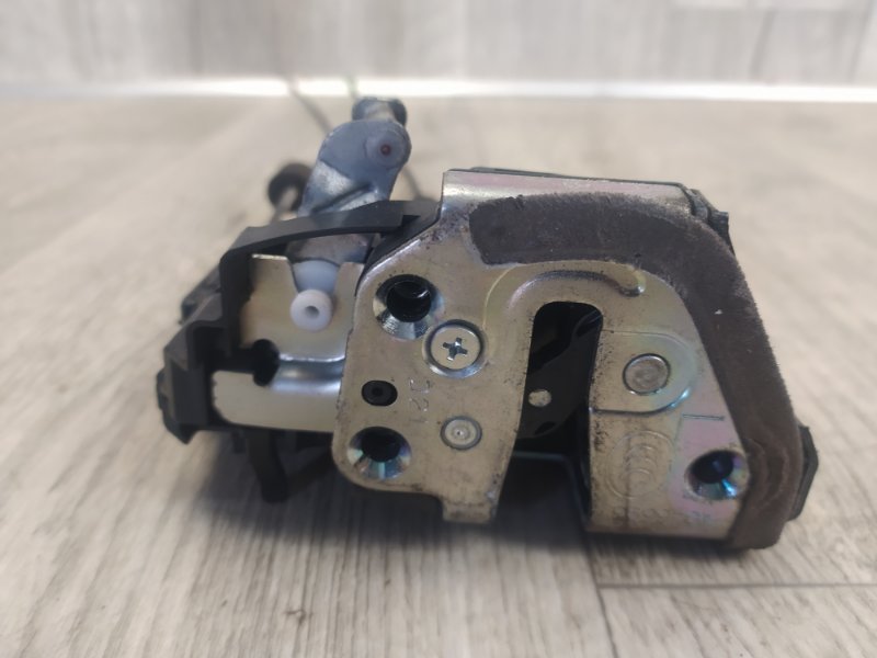 Замок двери задний левый RAV4 05-12 2006 2.4 2AZFE