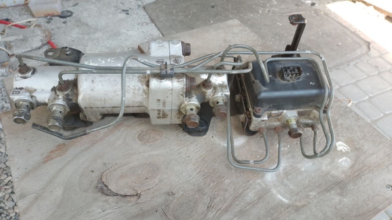 Запчасть компрессор пневмоподвески LEXUS LX570 07-15 49081-60010 Б/У Компрессор пневмоподвески LEXUS LX570 07-15 49081-60010 Б/У