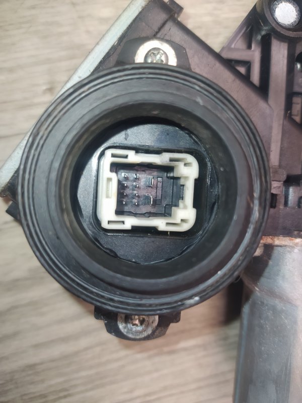 Стеклоподъемник передний левый TOYOTA RAV4 05-12 2.4 2AZFE