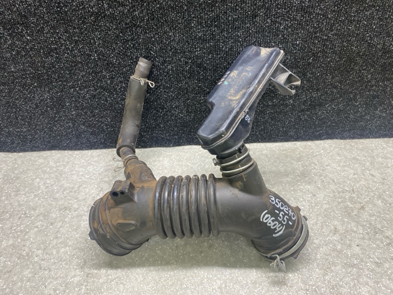 Патрубок воздушного фильтра TOYOTA CAMRY 55 14-17 2016 2.5 2ARFXE 17881-0V090 Б/У