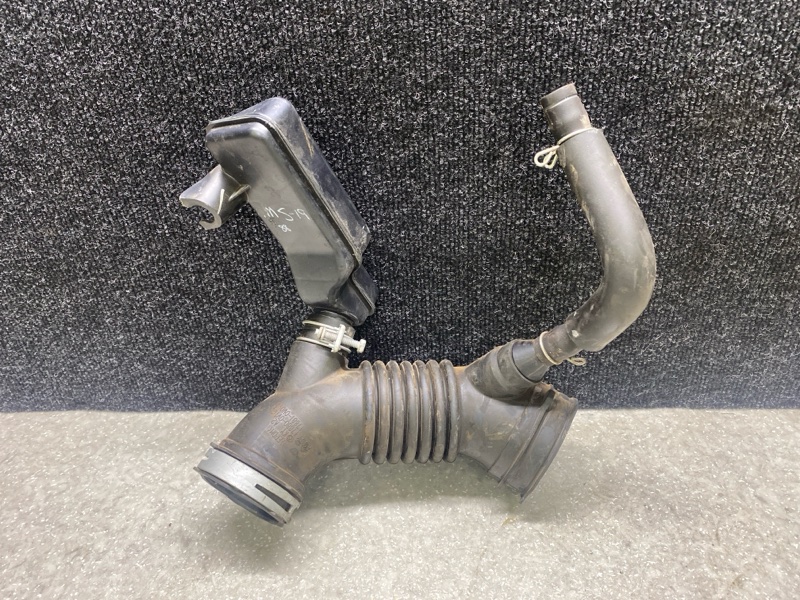 Патрубок воздушного фильтра TOYOTA CAMRY 55 14-17 2.5 2ARFXE