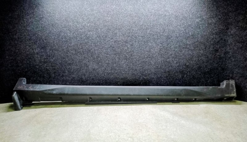 Накладка порога наружная правая NISSAN X-TRAIL/ROGUE T32 13-20 2016 2.5 QR25DE 76850-4BA0A Б/У