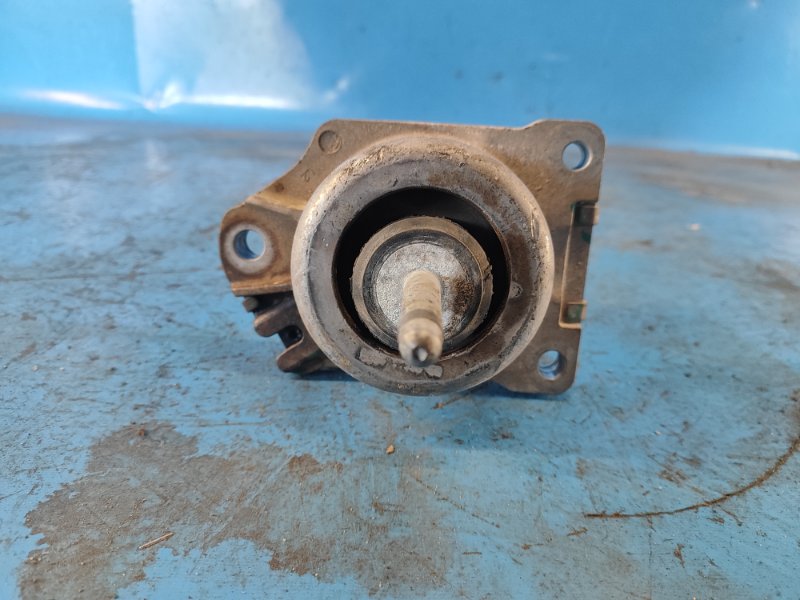 Подушка двигателя нижняя левая FORD MUSTANG 15-