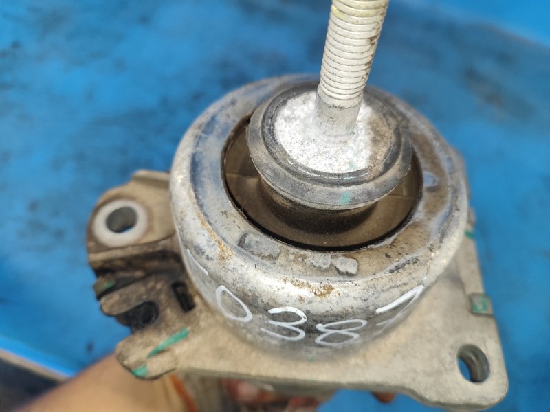 Подушка двигателя нижняя левая MUSTANG 15-