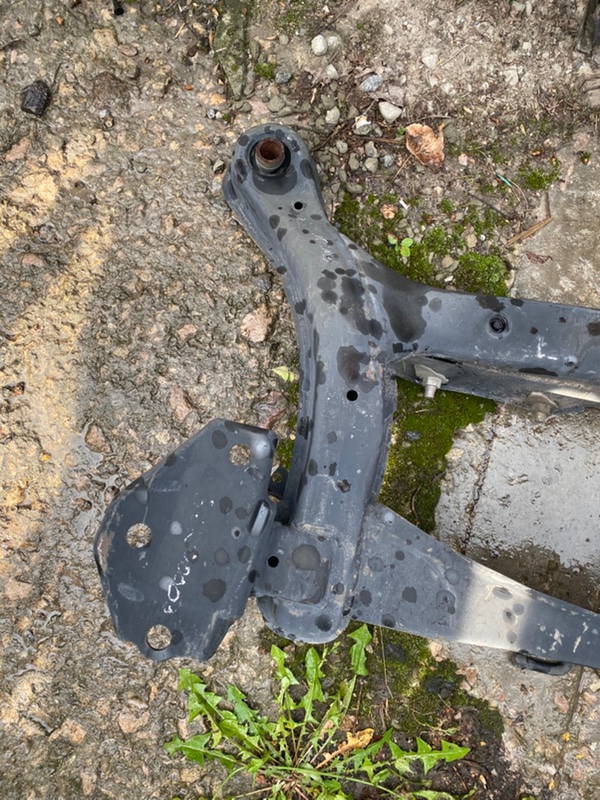 Балка задней подвески VENZA 09-16