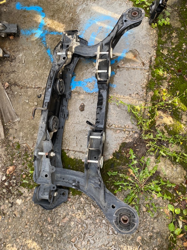 Балка задней подвески VENZA 09-16