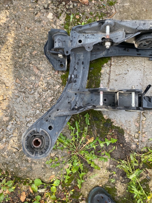 Балка задней подвески VENZA 09-16