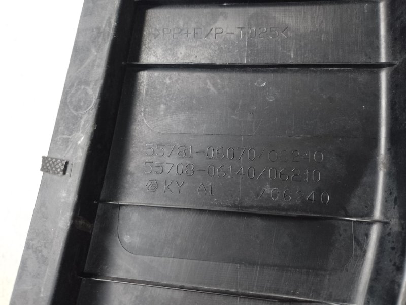 Пластик под лобовое стекло / Жабо CAMRY 55 14-17 2014 2.5 2ARFE