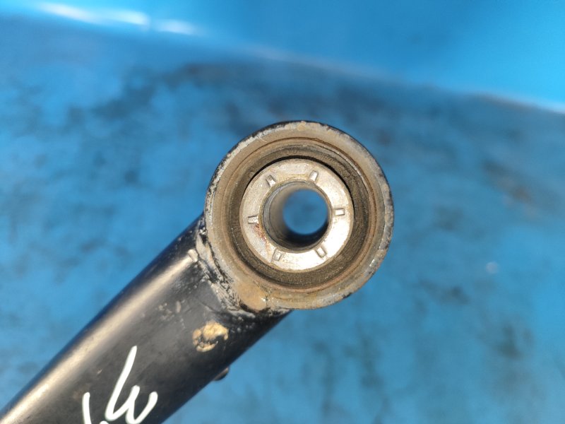 Рычаг передней подвески нижний правый MUSTANG 15-