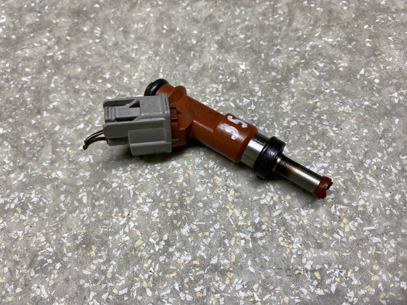 Форсунка топливная TOYOTA SIENNA 03-10 3.5 2GR-FE 23209-0P040 Б/У