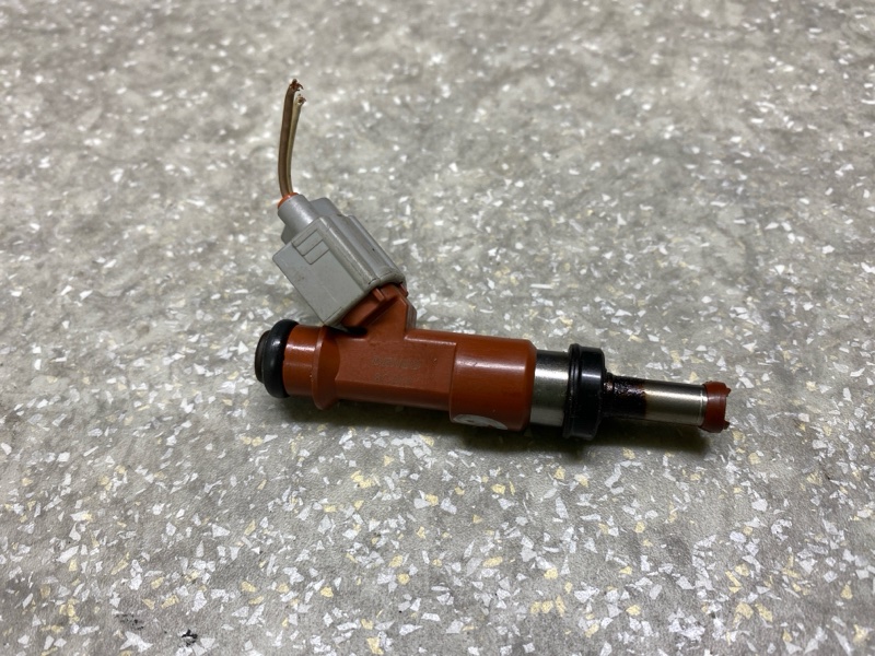 Запчасть форсунка топливная TOYOTA SIENNA 03-10 3.5 2GR-FE 23209-0P040 Б/У Форсунка топливная TOYOTA SIENNA 03-10 3.5 2GR-FE 23209-0P040 Б/У