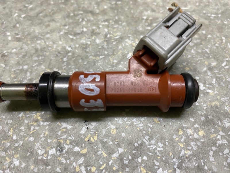 Форсунка топливная SIENNA 03-10 3.5 2GR-FE Форсунка топливная SIENNA 03-10 3.5 2GR-FE