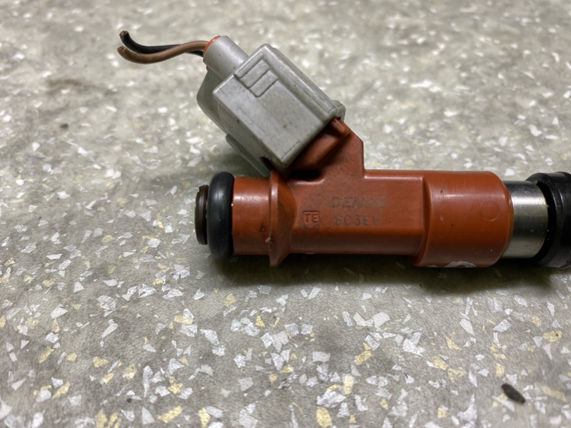 Форсунка топливная SIENNA 03-10 3.5 2GR-FE Форсунка топливная SIENNA 03-10 3.5 2GR-FE