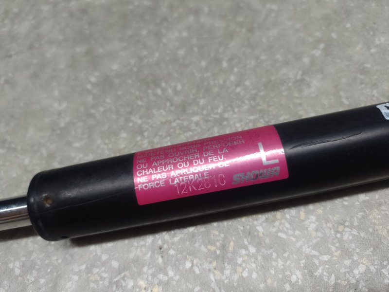 Амортизатор крышки багажника левый FORESTER 12-19 2013 2.5 FB25B