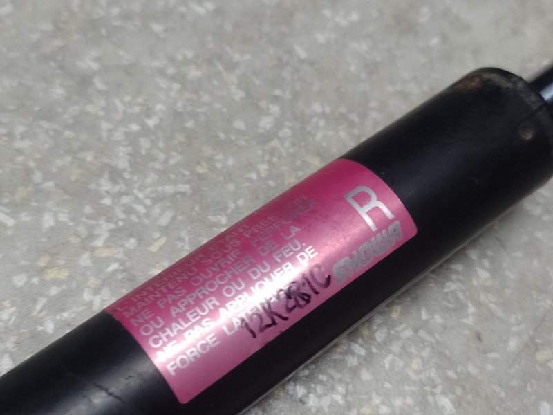 Амортизатор крышки багажника правый FORESTER 12-19 2013 2.5 FB25B