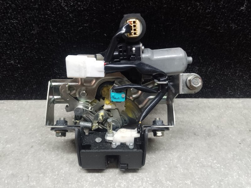 Замок крышки багажника SUBARU FORESTER 12-19 2013 2.5 FB25B 63032SG000 Б/У