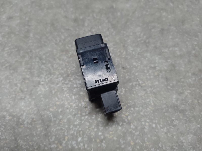 Кнопка закрывания крышки багажника FORESTER 12-19 2013 2.5 FB25B