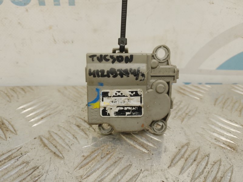 Запчасть моторчик заслонки печки HYUNDAI TUCSON TL 15-20 97161-D7000 Б/У Моторчик заслонки печки HYUNDAI TUCSON TL 15-20 97161-D7000 Б/У