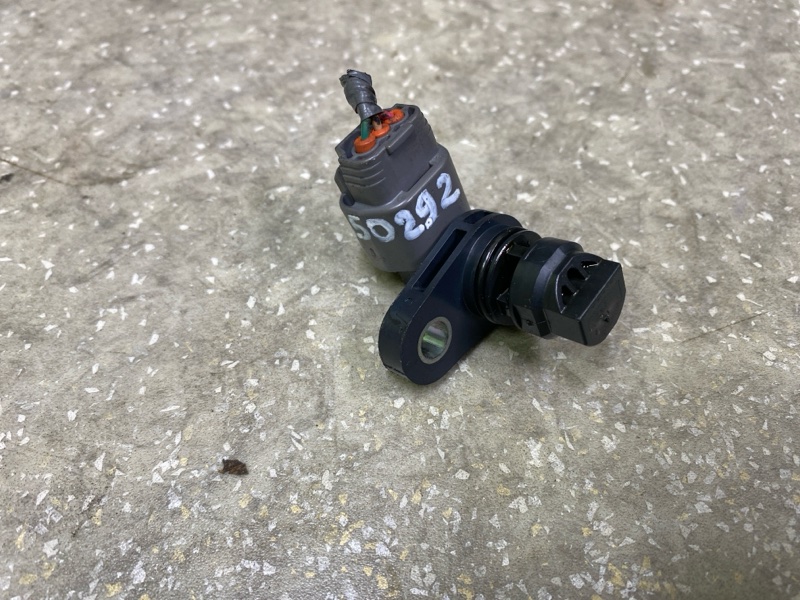 Датчик положения распредвала MAZDA CX-5 (KF) 16-21 2018 2.5L PE01-18-230 Б/У