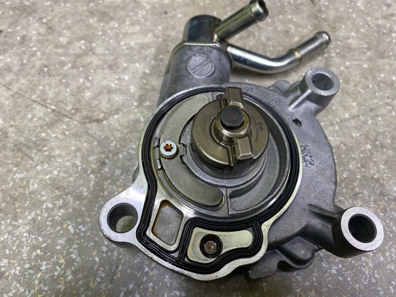 Вакуумный насос CX-30 19- 2021 2.5L Вакуумный насос CX-30 19- 2021 2.5L