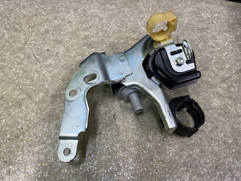 Клапан вентиляции топливного бака CX-30 19- 2021 2.5L