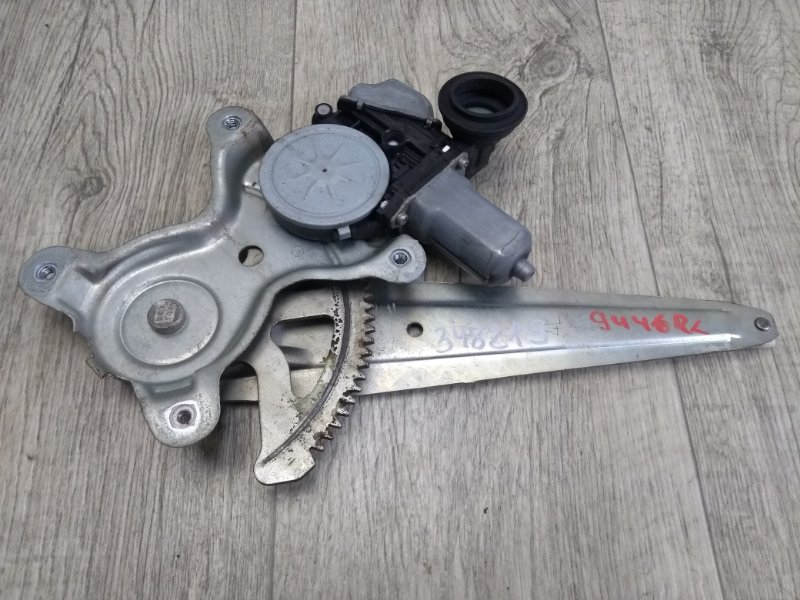 Запчасть стеклоподъемник задний левый LEXUS CT200 11-17 2013 1.8 2ZRFXE 69804-22200 Б/У Стеклоподъемник задний левый LEXUS CT200 11-17 2013 1.8 2ZRFXE 69804-22200 Б/У