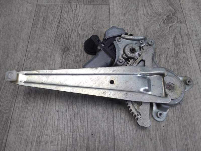 Стеклоподъемник задний левый CT200 11-17 2013 1.8 2ZRFXE Стеклоподъемник задний левый CT200 11-17 2013 1.8 2ZRFXE