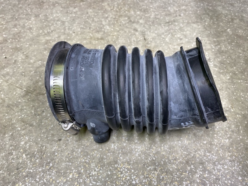 Патрубок воздушного фильтра CX-30 19- 2021 2.5L Патрубок воздушного фильтра CX-30 19- 2021 2.5L