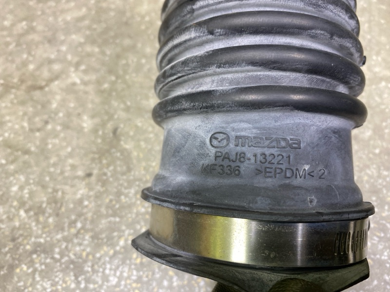 Патрубок воздушного фильтра MAZDA CX-30 19- 2.5L Патрубок воздушного фильтра MAZDA CX-30 19- 2.5L