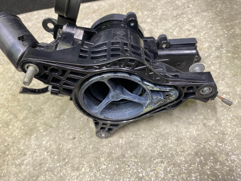 Корпус термостата CX-30 19- 2021 2.5L Корпус термостата CX-30 19- 2021 2.5L