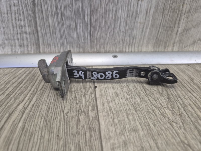 Запчасть ограничитель двери передний левый TOYOTA RAV4 05-12 2006 2.4 2AZFE 68620-42020 Б/У Ограничитель двери передний левый TOYOTA RAV4 05-12 2006 2.4 2AZFE 68620-42020 Б/У