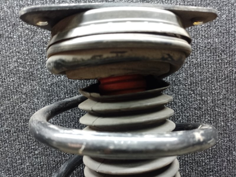 Амортизатор передний правый NISSAN QASHQAI/ROGUE SPORT 14- Амортизатор передний правый NISSAN QASHQAI/ROGUE SPORT 14-