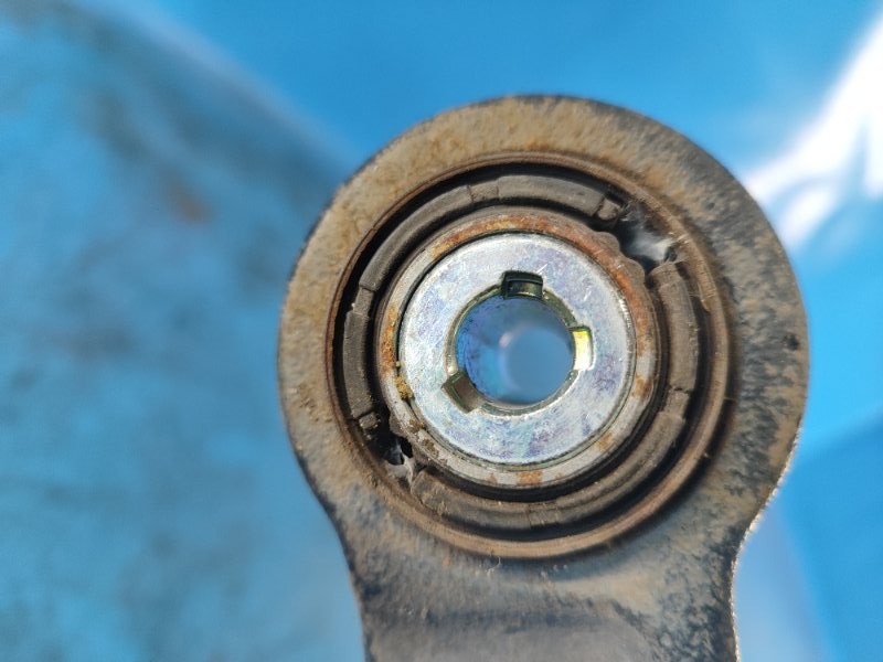 Рычаг задней подвески поперечный верхний левый MUSTANG 15-