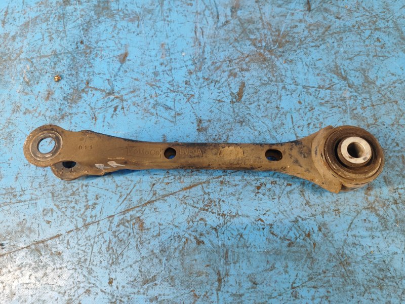 Рычаг задней подвески поперечный правый MUSTANG 15-