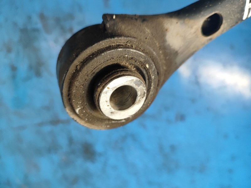 Рычаг задней подвески поперечный левый MUSTANG 15-