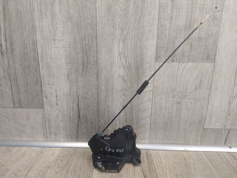 Замок двери передний левый LEXUS CT200 11-17 2013 1.8 2ZRFXE 69040-42250 Б/У