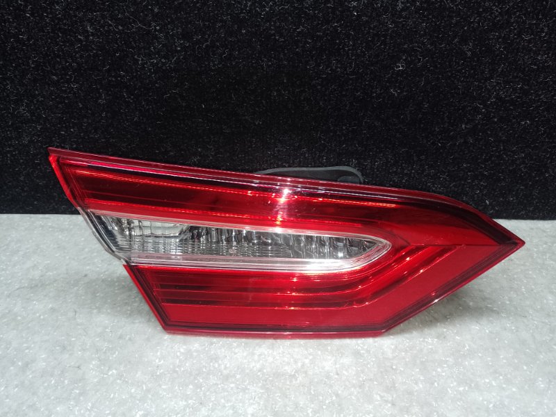 Фонарь внутренний левый TOYOTA CAMRY 70 17- 2019 2.5 A25AFKS 81590-06620 Б/У